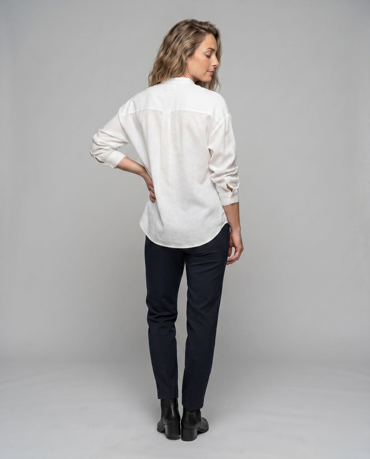 Long Sleeve Top with V-Neck and Relaxed Fit for Women
